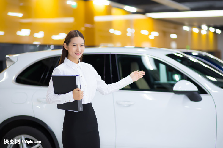 汽車(chē)銷(xiāo)售行業(yè)的商務(wù)女性 駕馭挑戰(zhàn)，成就非凡